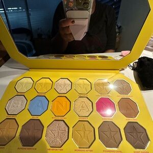 New. Jeffrey star banana fetish eyeshadow pallet